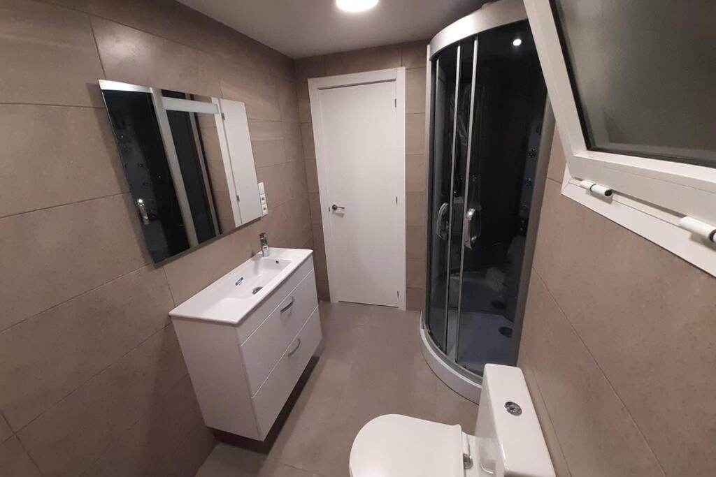 Modern Huge Appartement, Just 100 M From The Beach ซานตาโปลา ภายนอก รูปภาพ