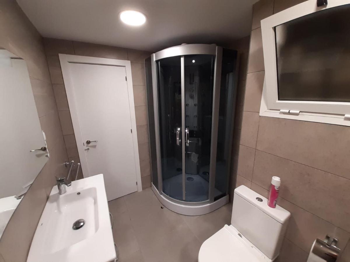 Modern Huge Appartement, Just 100 M From The Beach ซานตาโปลา ภายนอก รูปภาพ