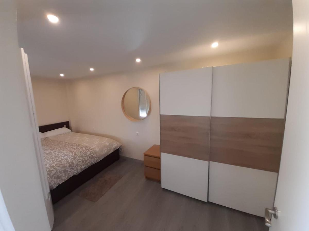 Modern Huge Appartement, Just 100 M From The Beach ซานตาโปลา ภายนอก รูปภาพ